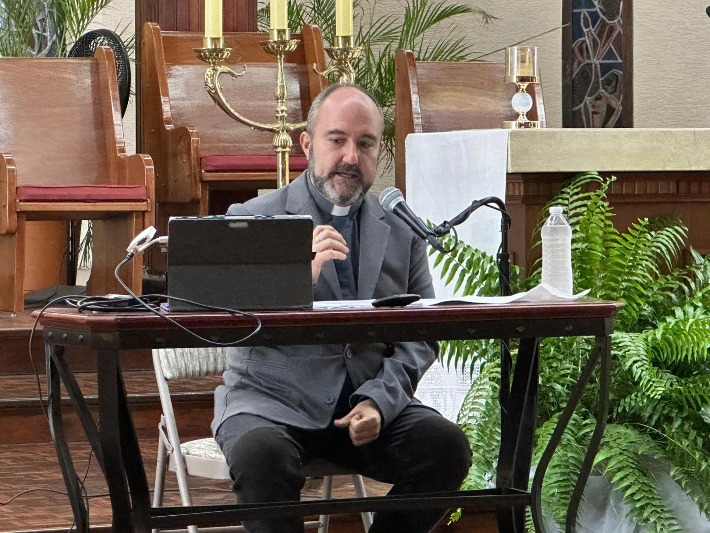 Emilio López: «Un artículo que escribí en una revista teológica me ha llevado a dar un curso bíblico en Puerto Rico»