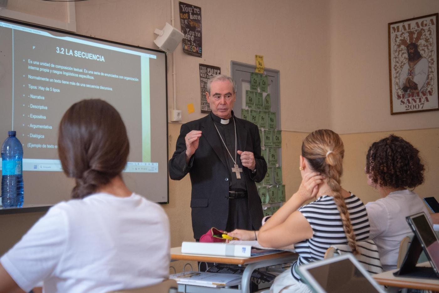 El Obispo de Málaga visita a la comunidad educativa de La Presentación