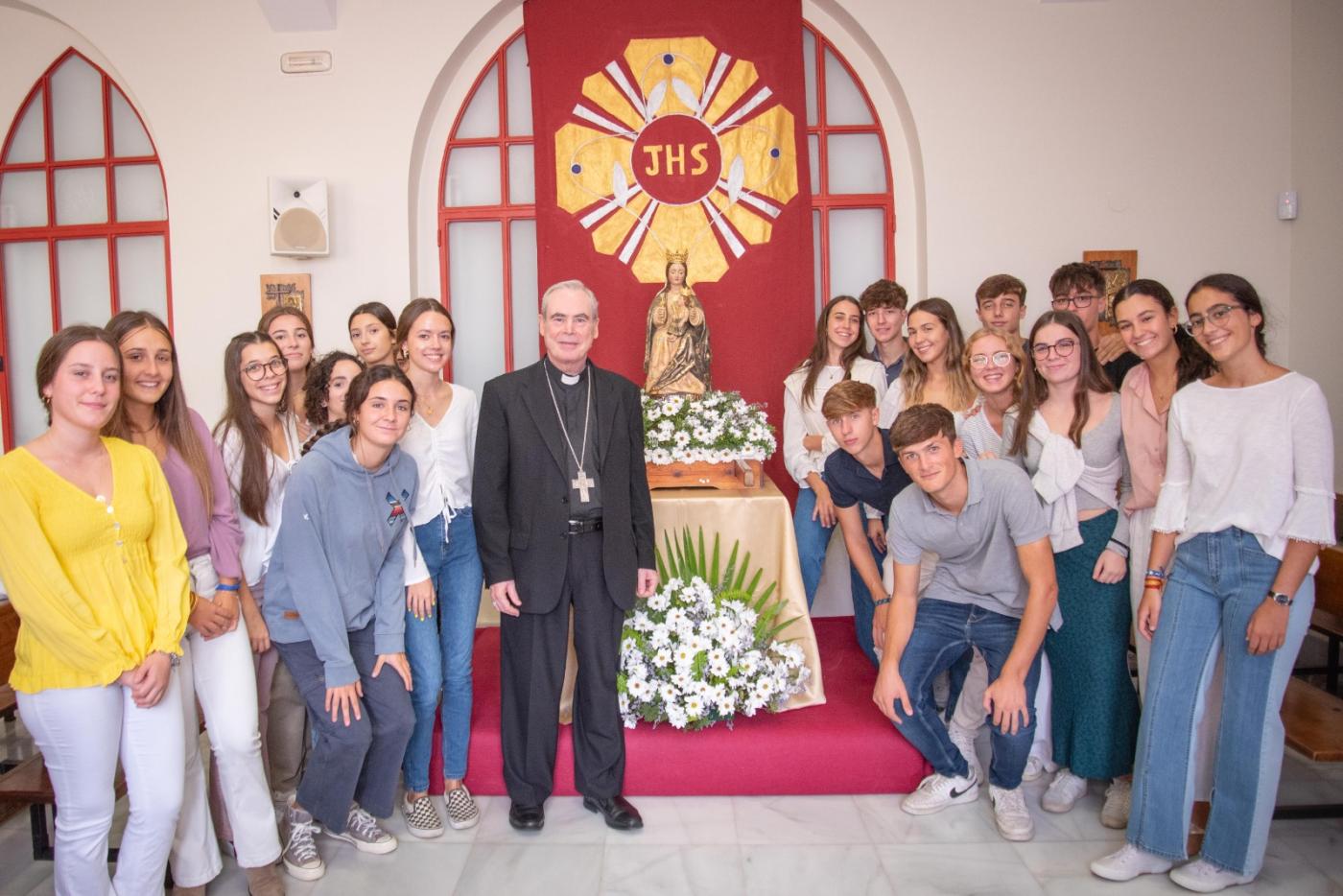 El Obispo de Málaga visita a la comunidad educativa de La Presentación