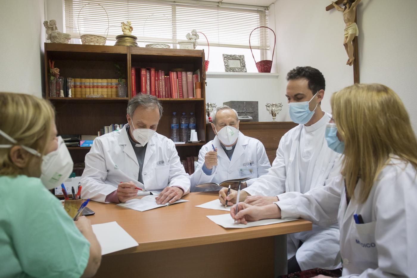 Hablan los capellanes hospitalarios