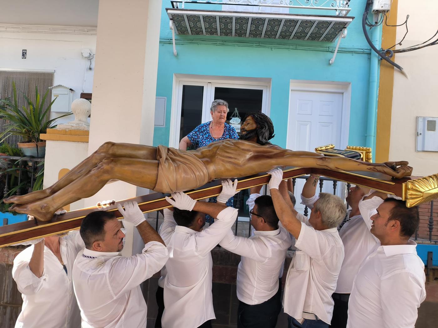 El Cristo de la Salud visita a los enfermos y mayores de Benamocarra