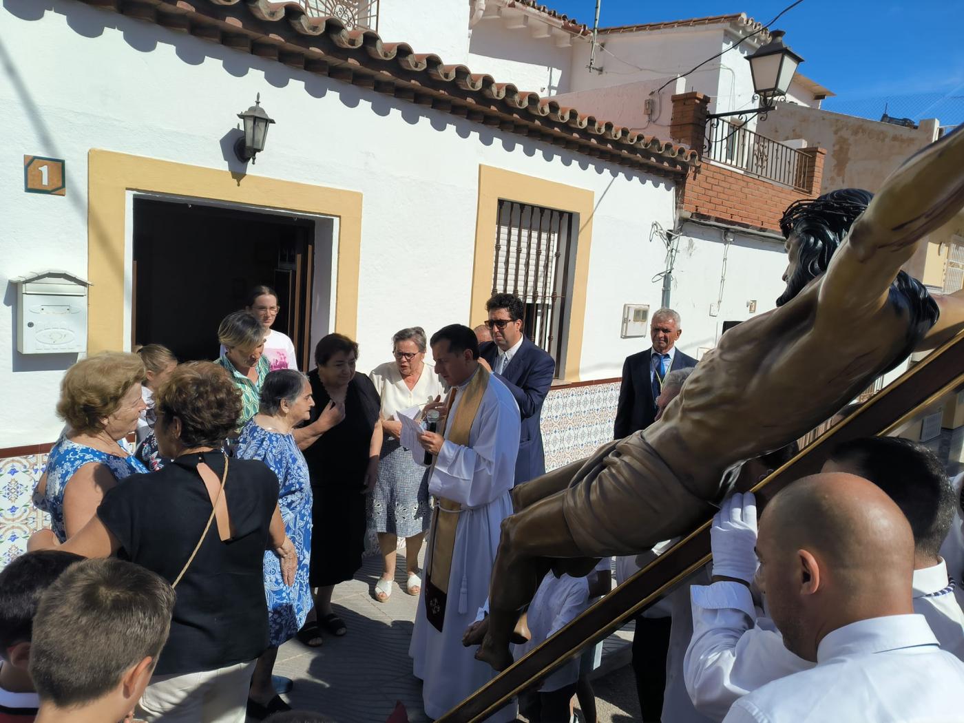 El Cristo de la Salud visita a los enfermos y mayores de Benamocarra