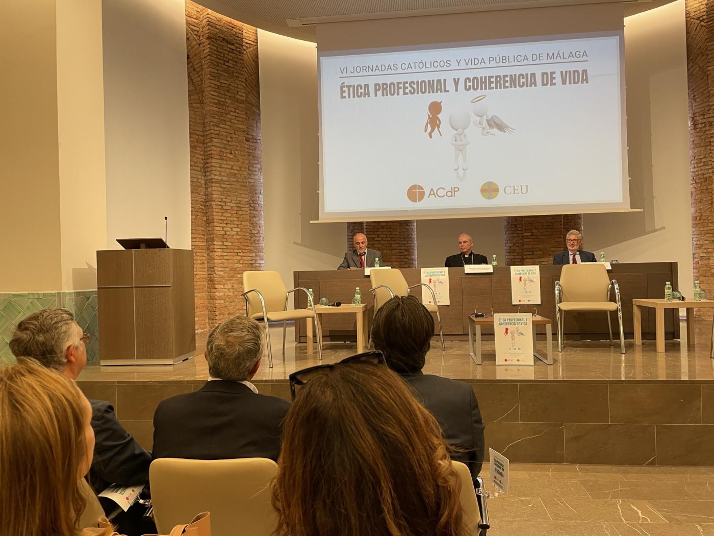 ¿Hacia dónde va el ser humano? Es la pregunta con la que concluyeron las jornadas de ética profesional y coherencia de vida