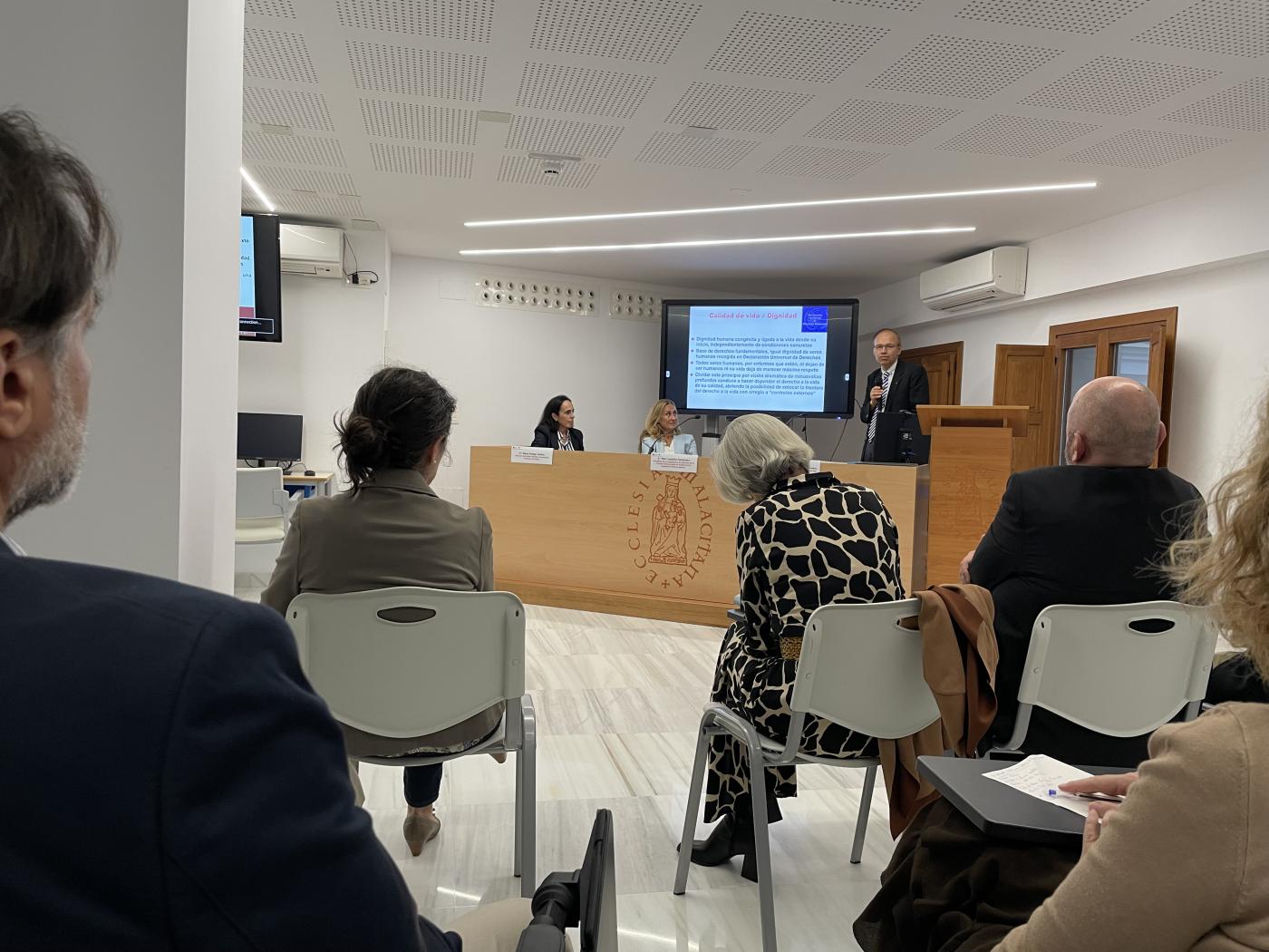 ¿Hacia dónde va el ser humano? Es la pregunta con la que concluyeron las jornadas de ética profesional y coherencia de vida