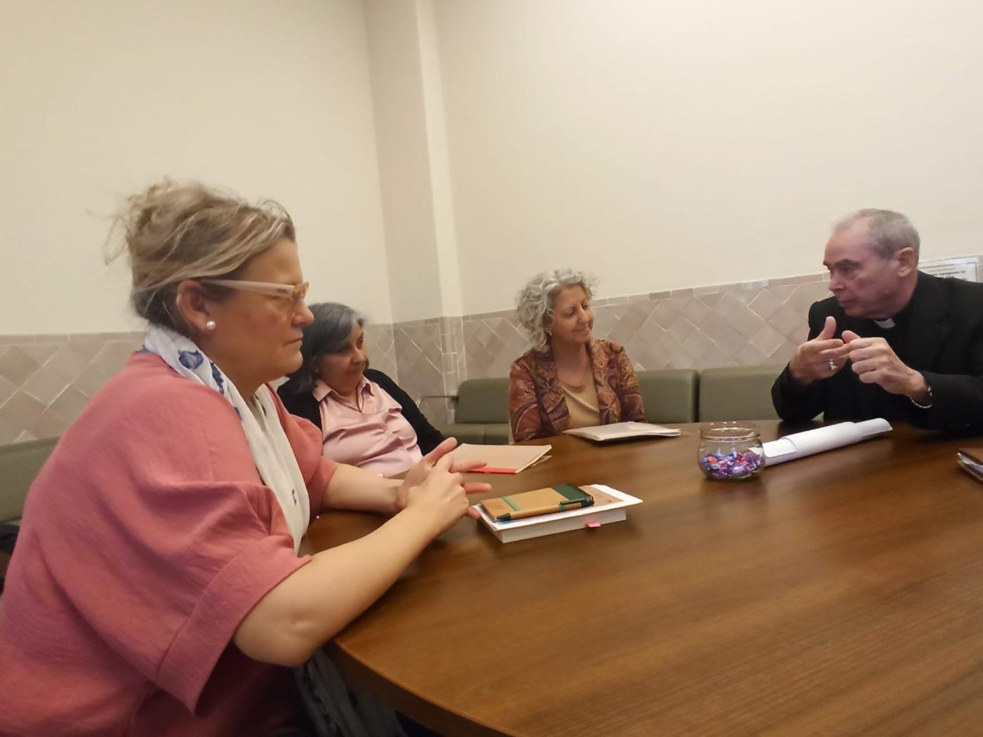 Encuentro del grupo "Revuelta de Mujeres en la Iglesia" con el Sr. Obispo
