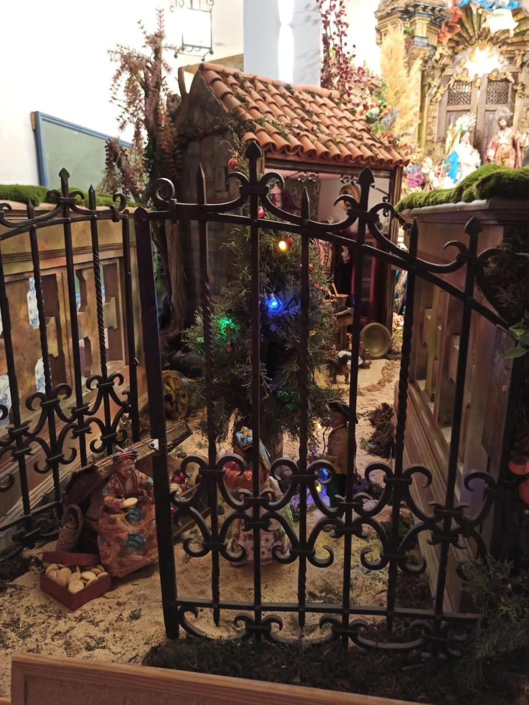 La parroquia de Fátima inaugura un Belén napolitano