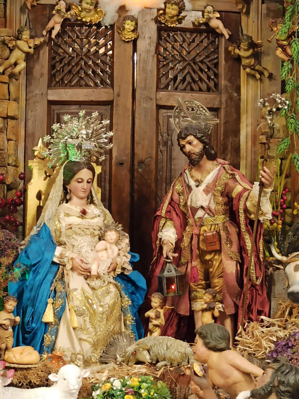 La parroquia de Fátima inaugura un Belén napolitano