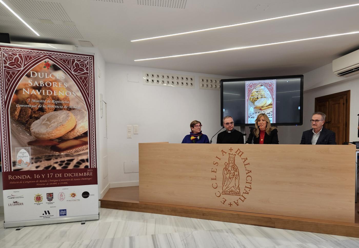 La rueda de prensa de presentación de la muestra de dulces de convento a los medios malagueños ha tenido lugar en el salón de actos del Centro Superior de Estudios Teológicos, antiguo convento del Císter.