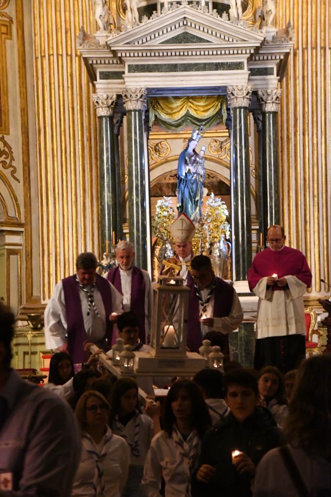 Luz de la Paz de Belén en la Catedral de Málaga