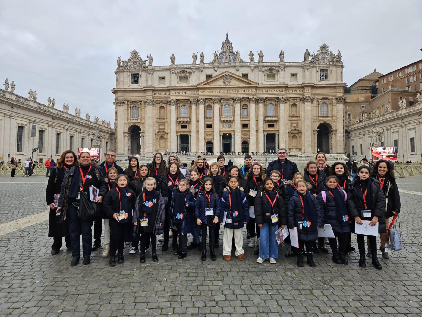 Escolanía de la Encarnación de Marbella en la Plaza de San Pedro