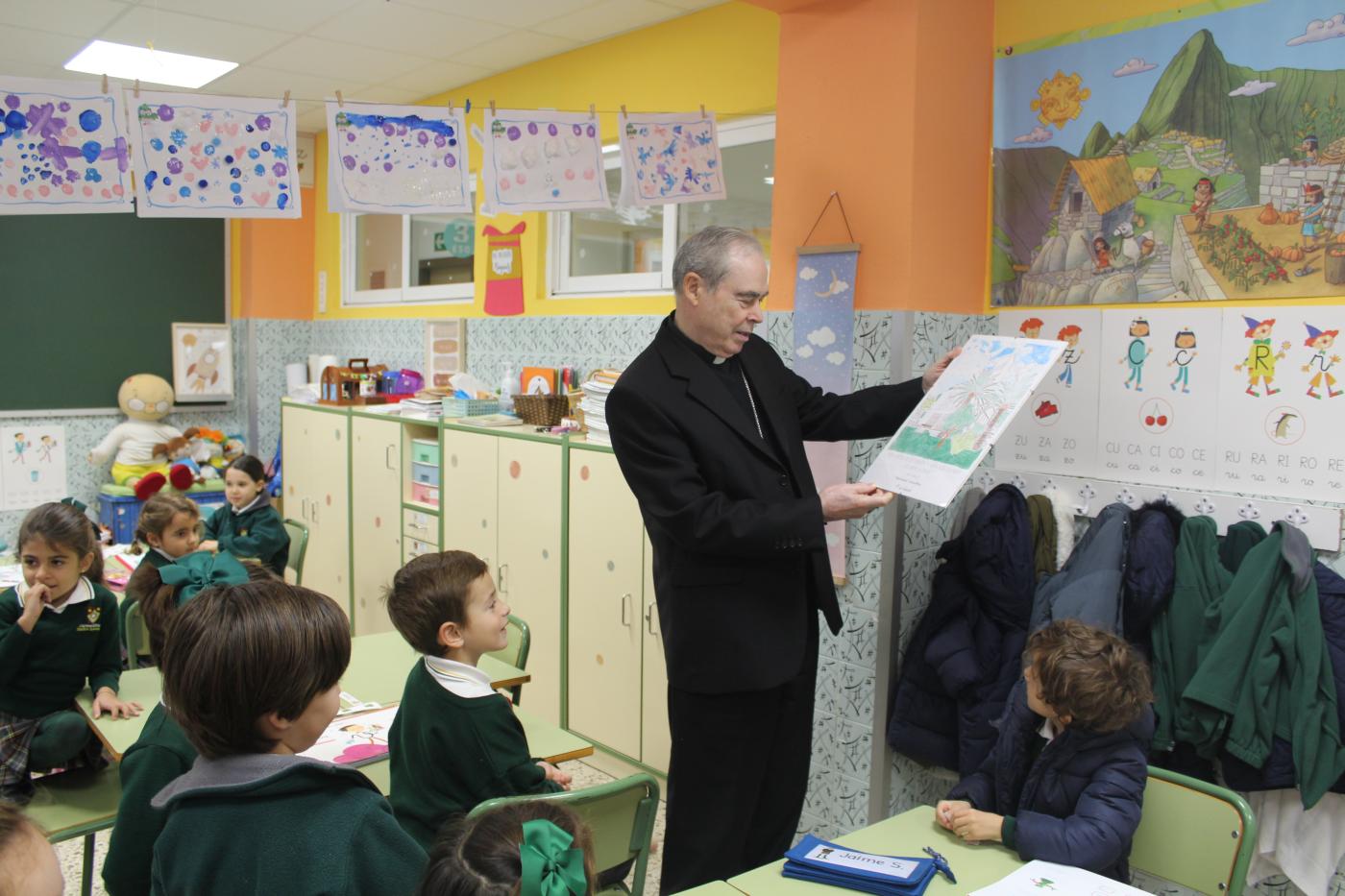 Visita del Sr. Obispo al colegio Madre Asunción de las Carmelitas del Sagrado Corazón de Jesús por el centenario de la congregación