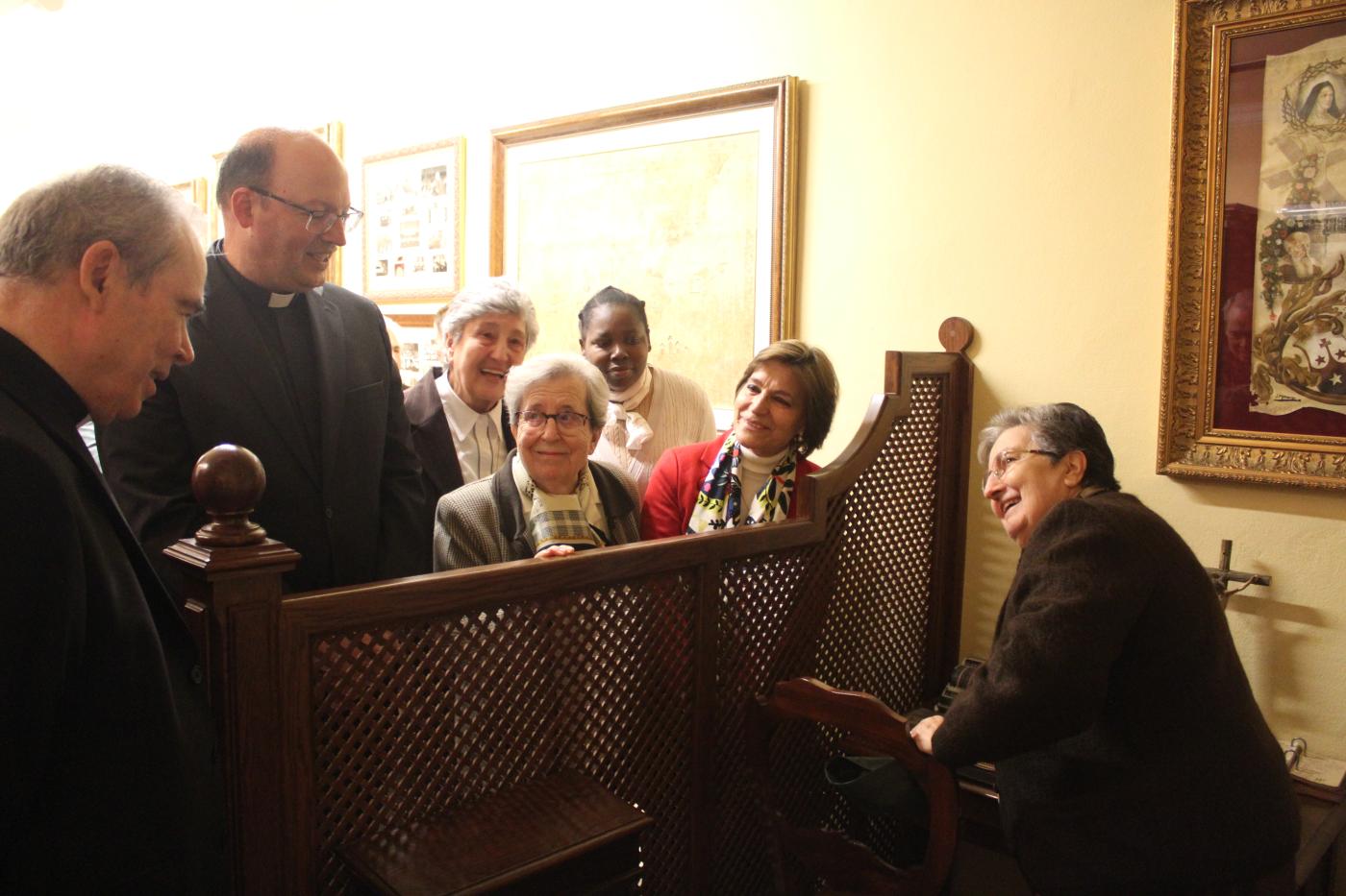 Visita del Sr. Obispo al colegio Madre Asunción de las Carmelitas del Sagrado Corazón de Jesús por el centenario de la congregación
