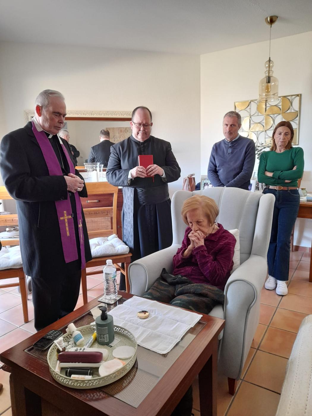 «Nuestra pequeña iglesia es un mar sin orillas en el que muchos se paran para venerar a Ntra. Sra. del Carmen»