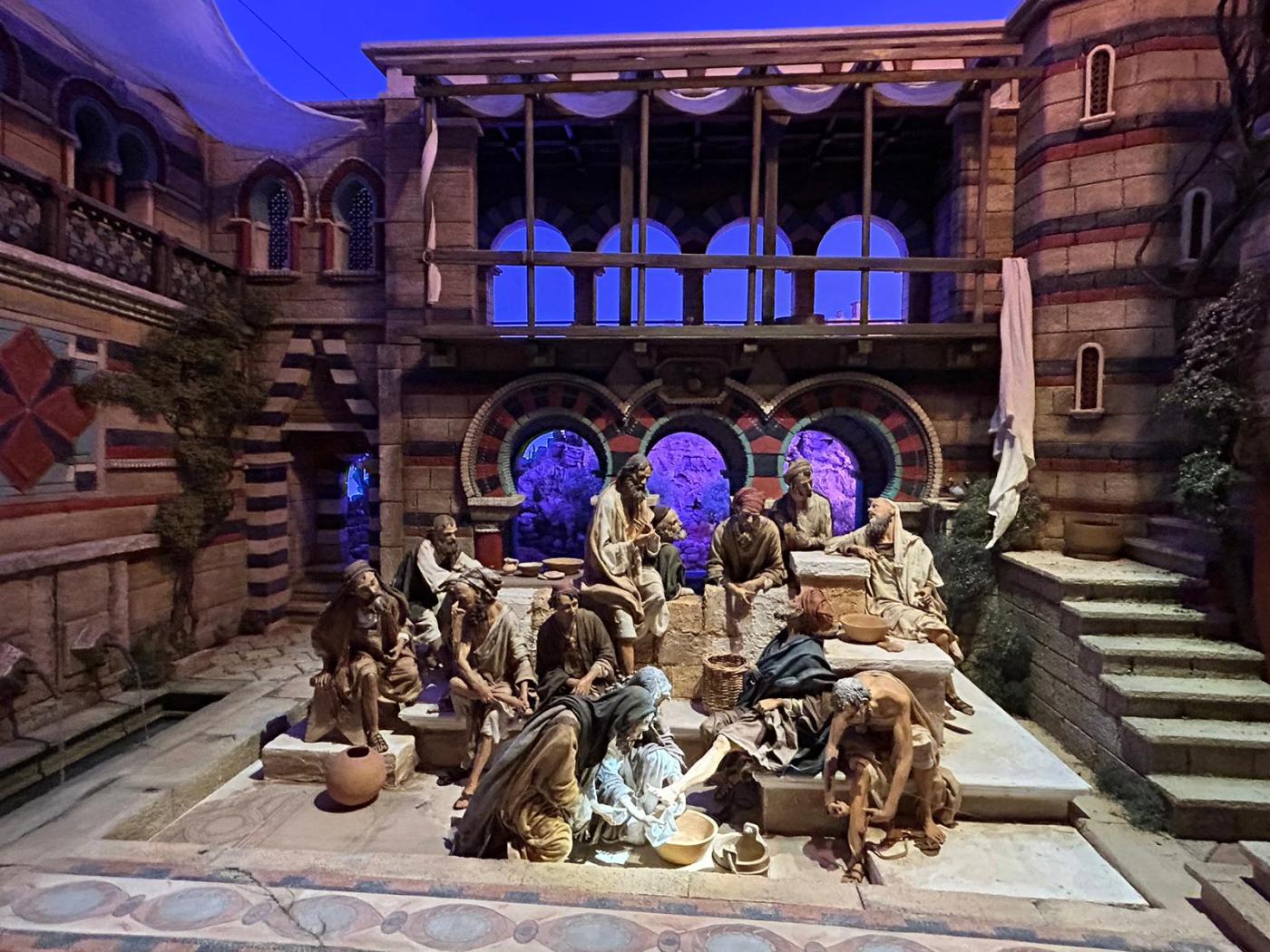 La parroquia de San Juan Bautista de Coín visita la Pasión en el Museo de Belenes de Mollina