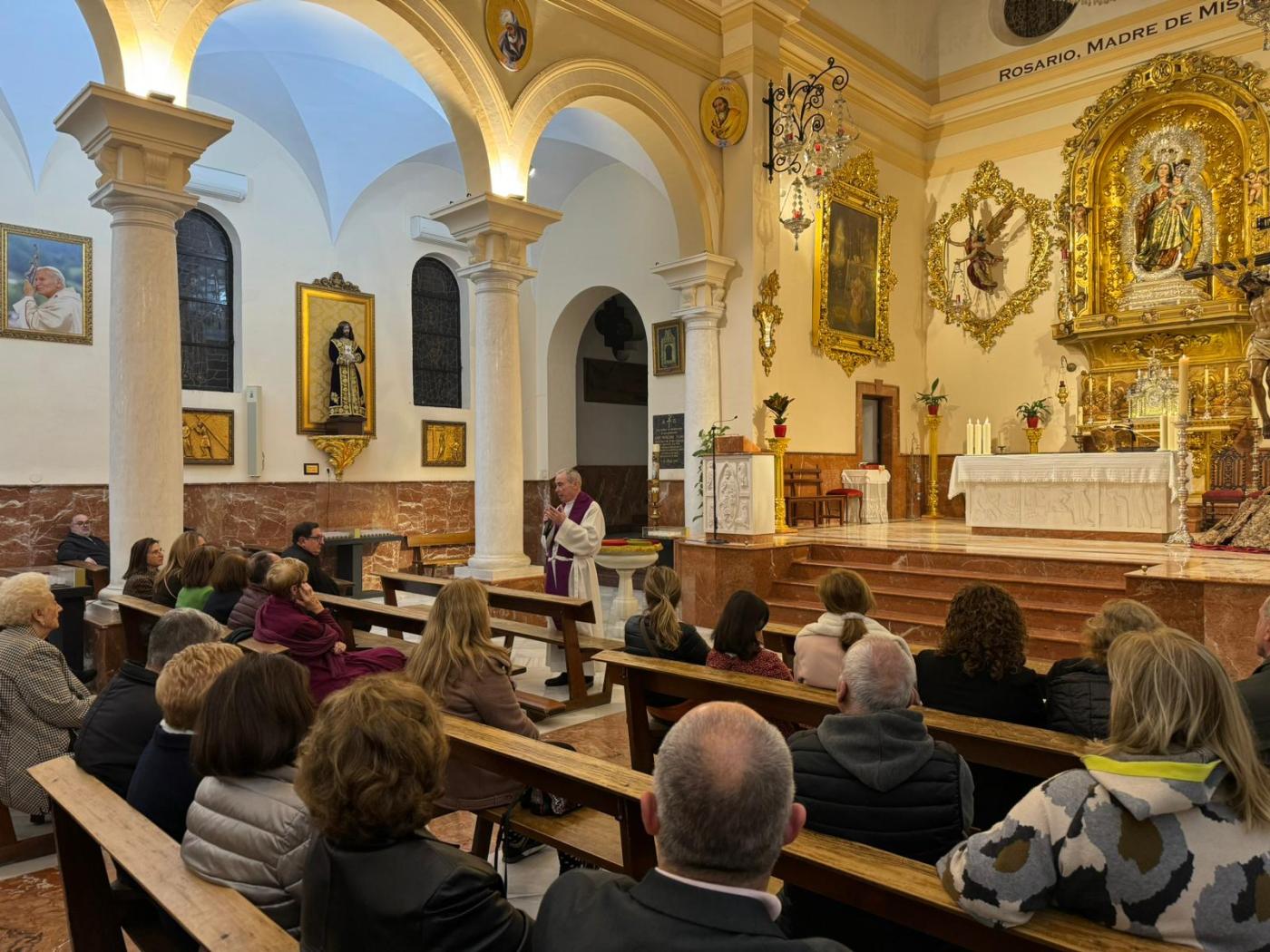 La parroquia del Rosario de Fuengirola vive una visita de Medalla