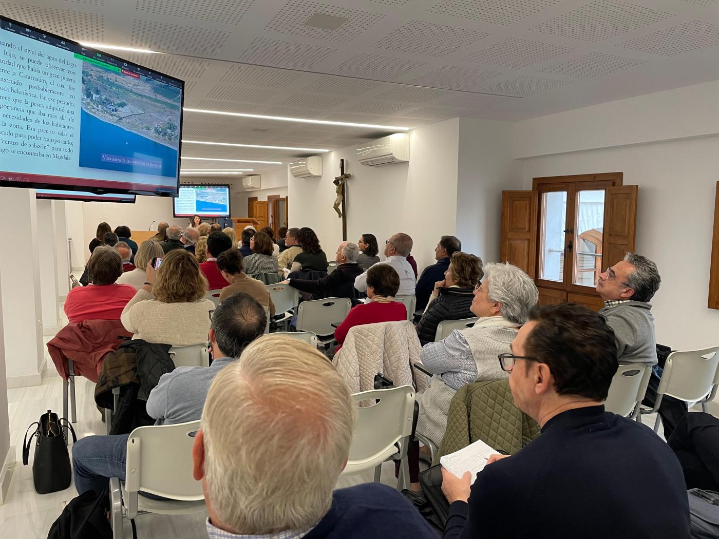 El profesor Ignacio Rojas cierra el curso del CESET que invitaba a fijar los ojos en Jesús