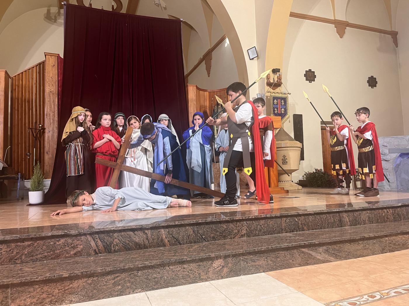 Los niños y adolescentes de Melilla ponen en escena un Via Crucis viviente