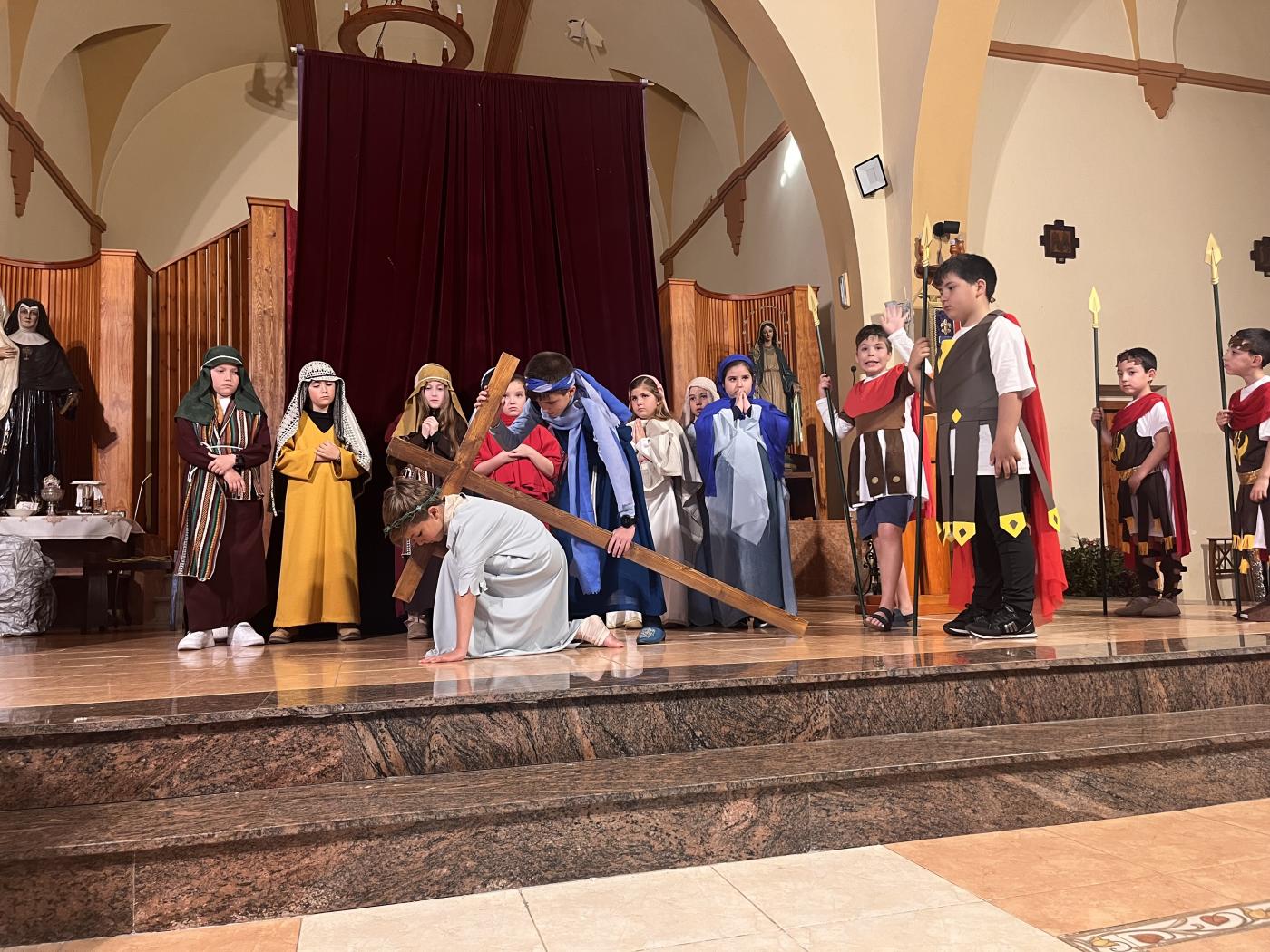 Los niños y adolescentes de Melilla ponen en escena un Via Crucis viviente