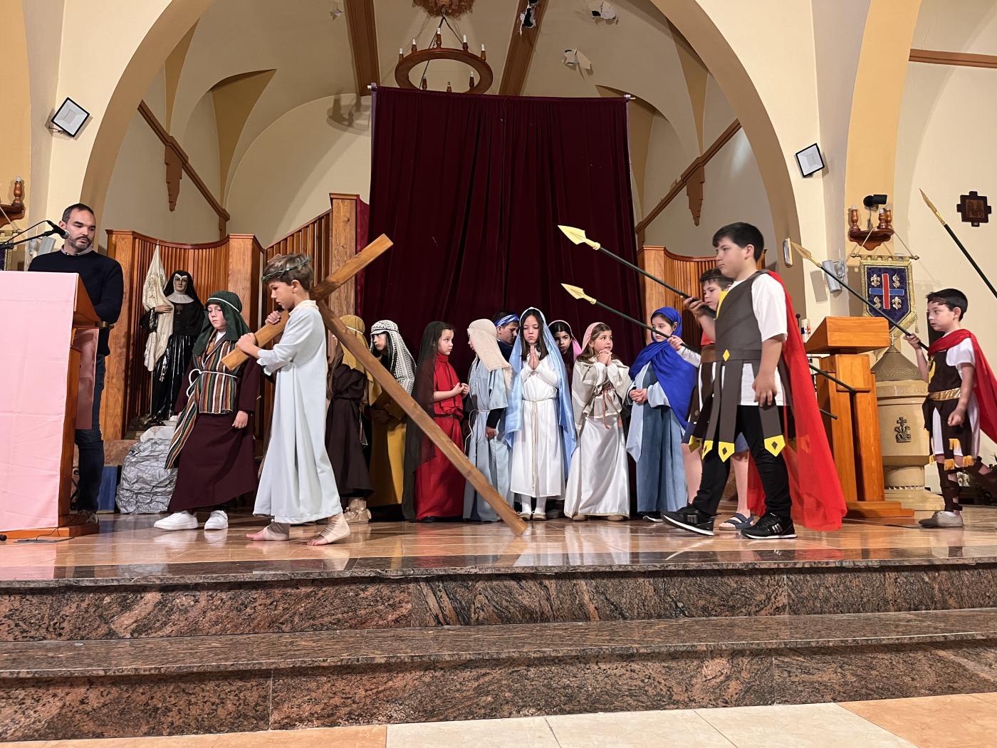 Los niños y adolescentes de Melilla ponen en escena un Via Crucis viviente