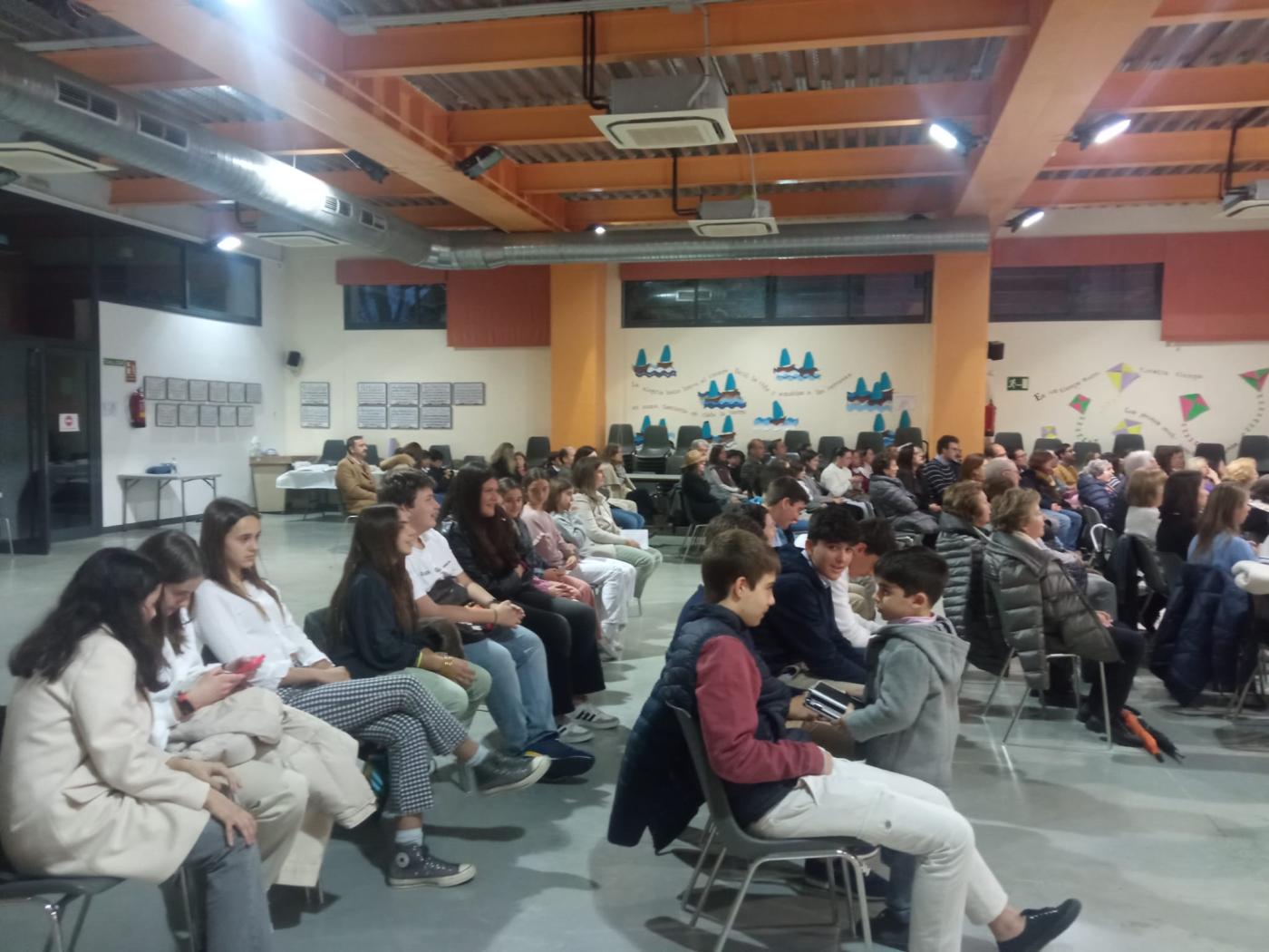 El Sr. Obispo visita a la Institución Teresiana