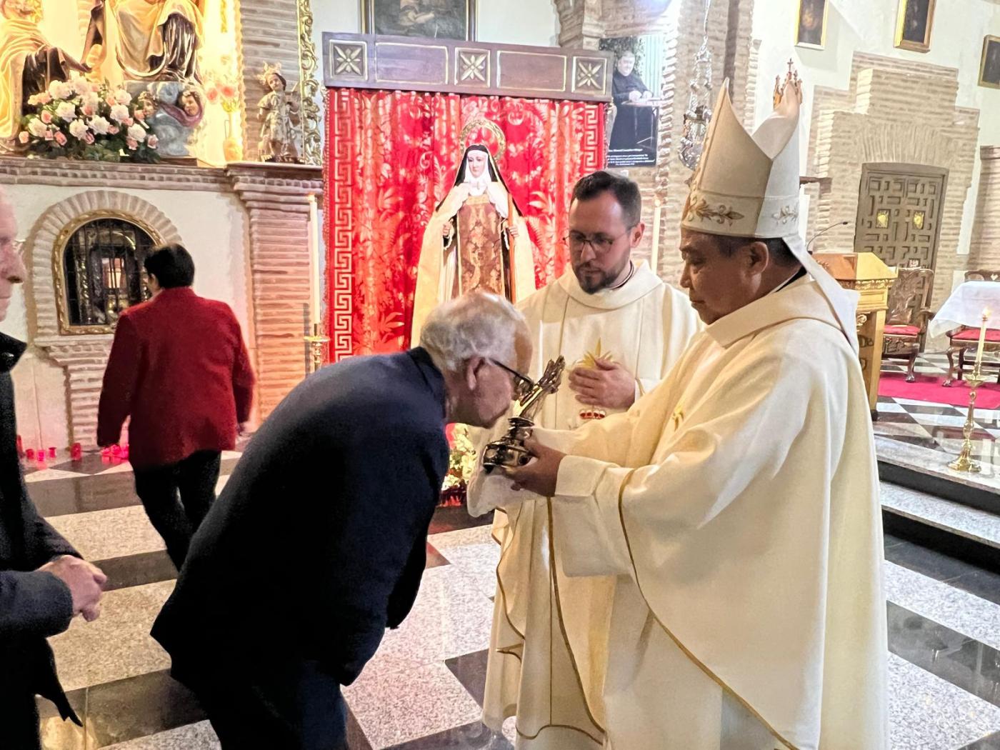 Mons. Bernardito Auza, nuncio apostólico del Papa en España, en la Misa celebrada en el convento de las carmelitas descalzas de Ronda con motivo de su Jubileo