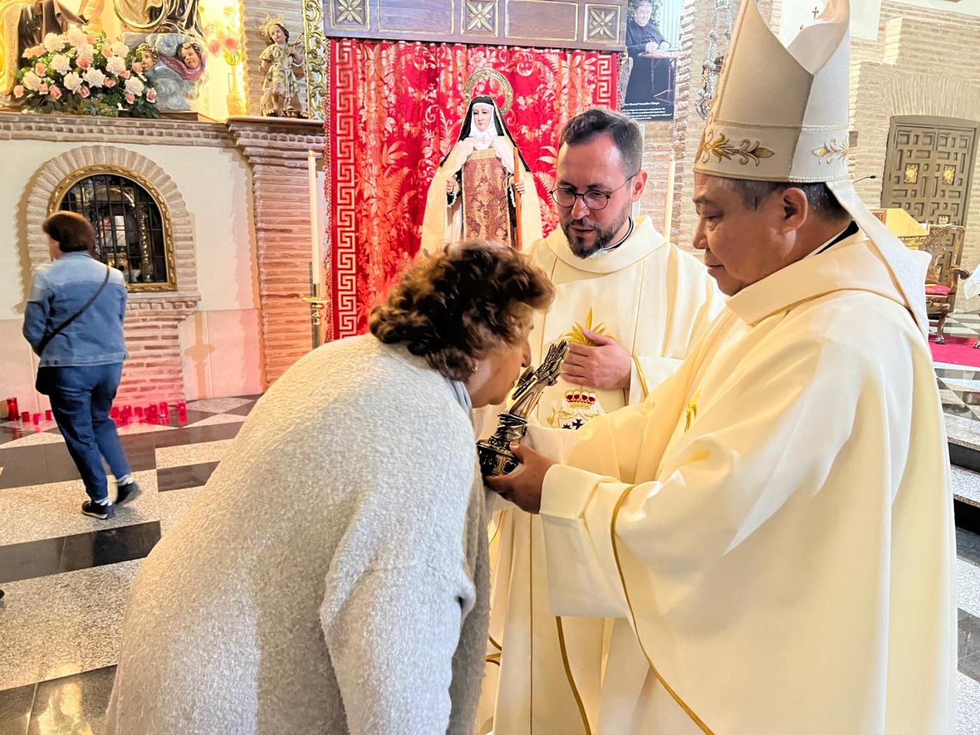 Mons. Bernardito Auza, nuncio apostólico del Papa en España, en la Misa celebrada en el convento de las carmelitas descalzas de Ronda con motivo de su Jubileo