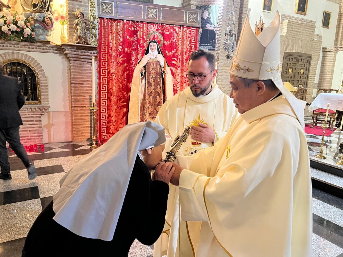 Mons. Bernardito Auza, nuncio apostólico del Papa en España, en la Misa celebrada en el convento de las carmelitas descalzas de Ronda con motivo de su Jubileo