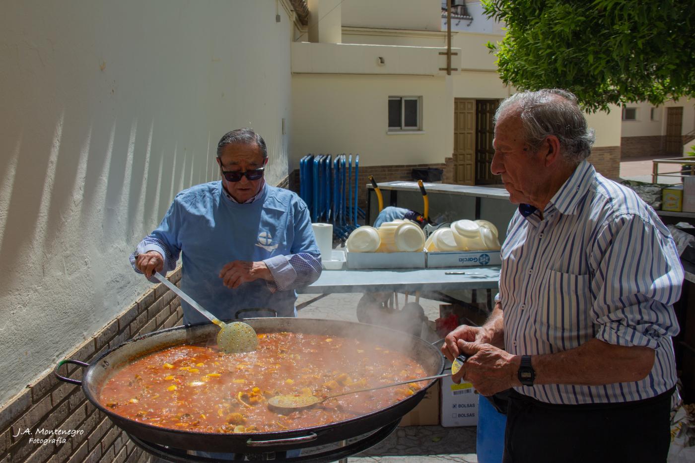 El almuerzo de los jóvenes se va cociendo