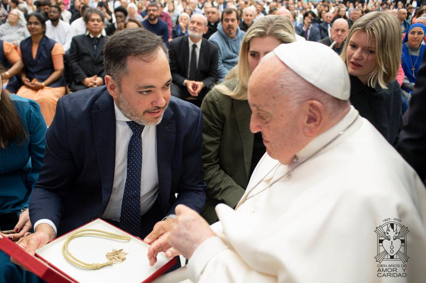 La Cofradía del Amor celebra junto al Papa su centenario