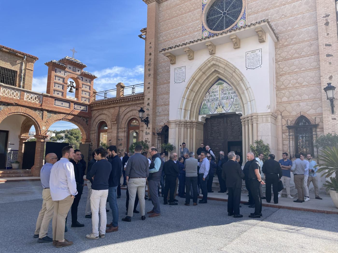 Ordenados en la Catedral, en un convento, en la iglesia del pueblo y en un estadio de fútbol