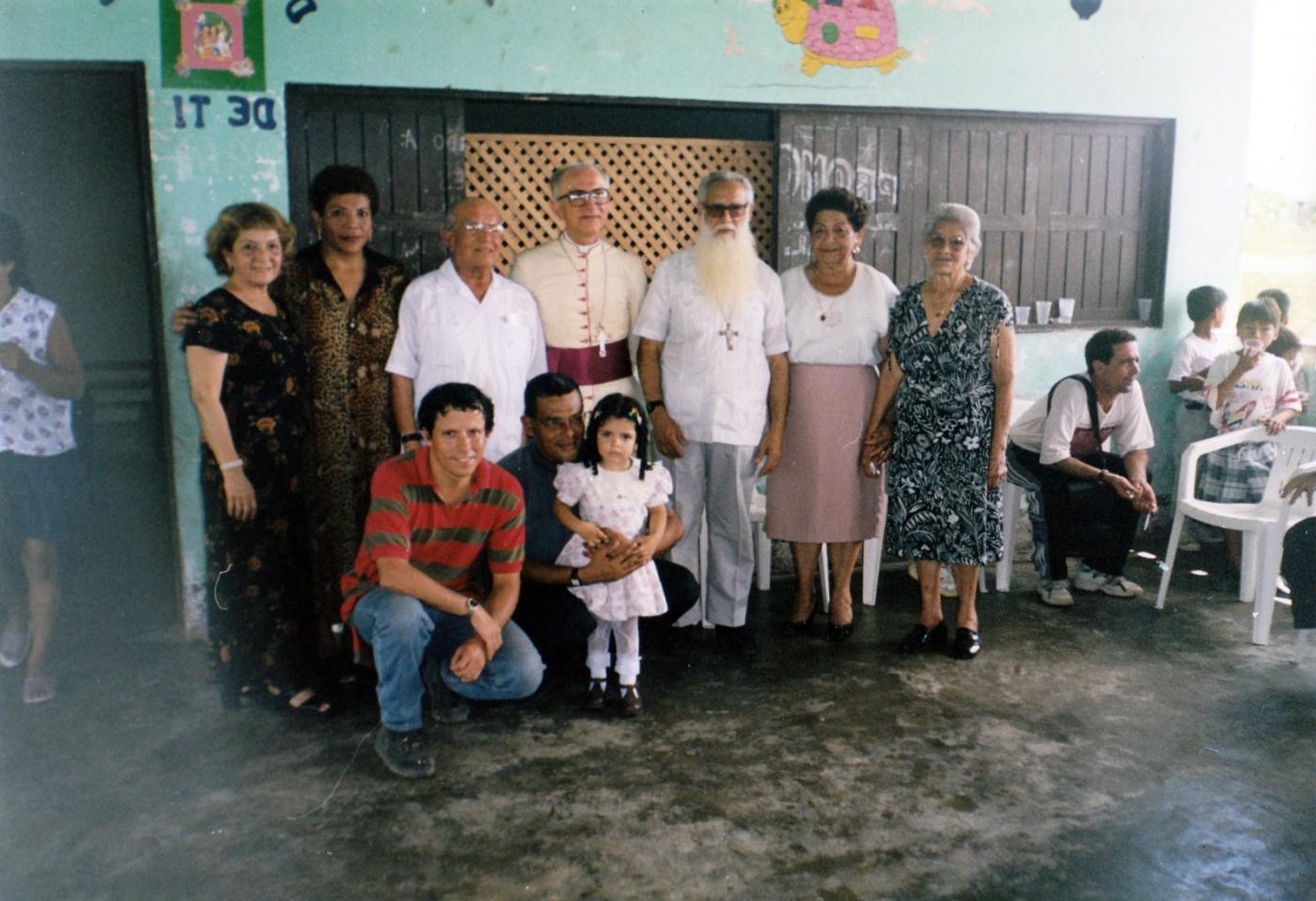 Ordenados en la Catedral, en un convento, en la iglesia del pueblo y en un estadio de fútbol