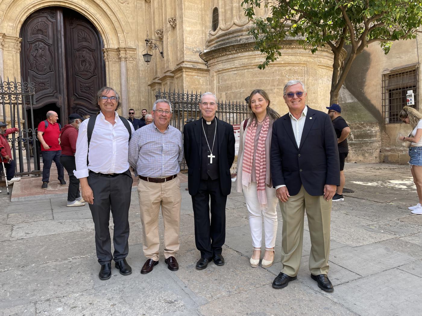 El Sr. Obispo con parte del equipo de la Delegación de Apostolado Seglar // E. LLAMAS
