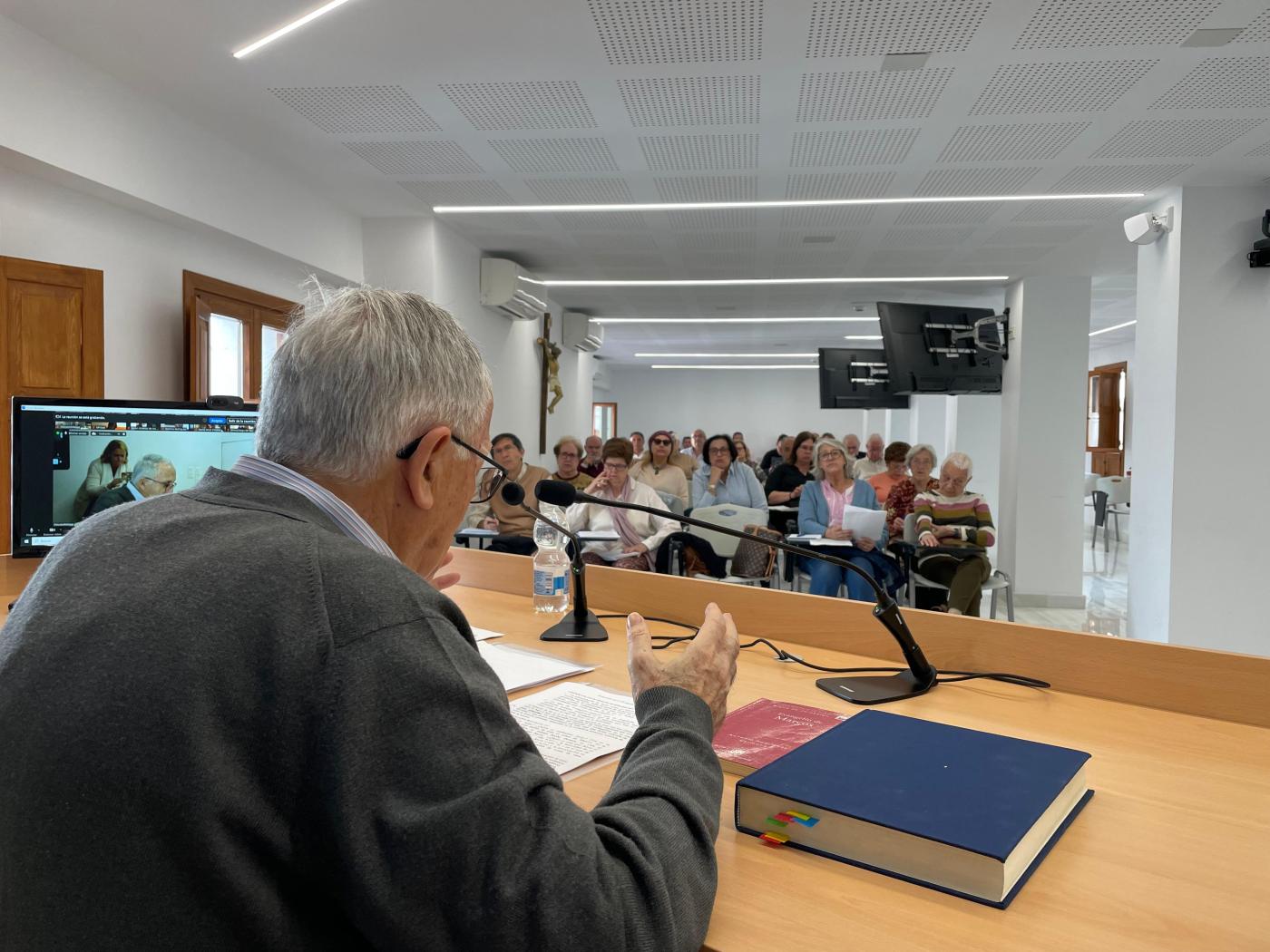 El profesor Ignacio Rojas cierra el curso del CESET que invitaba a fijar los ojos en Jesús