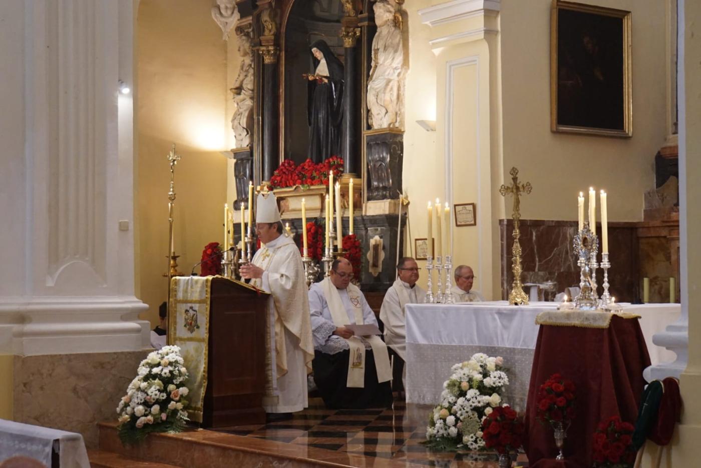 Bendición de las rosas en la fiesta de Santa Rita de Casia en la iglesia de San Agustín