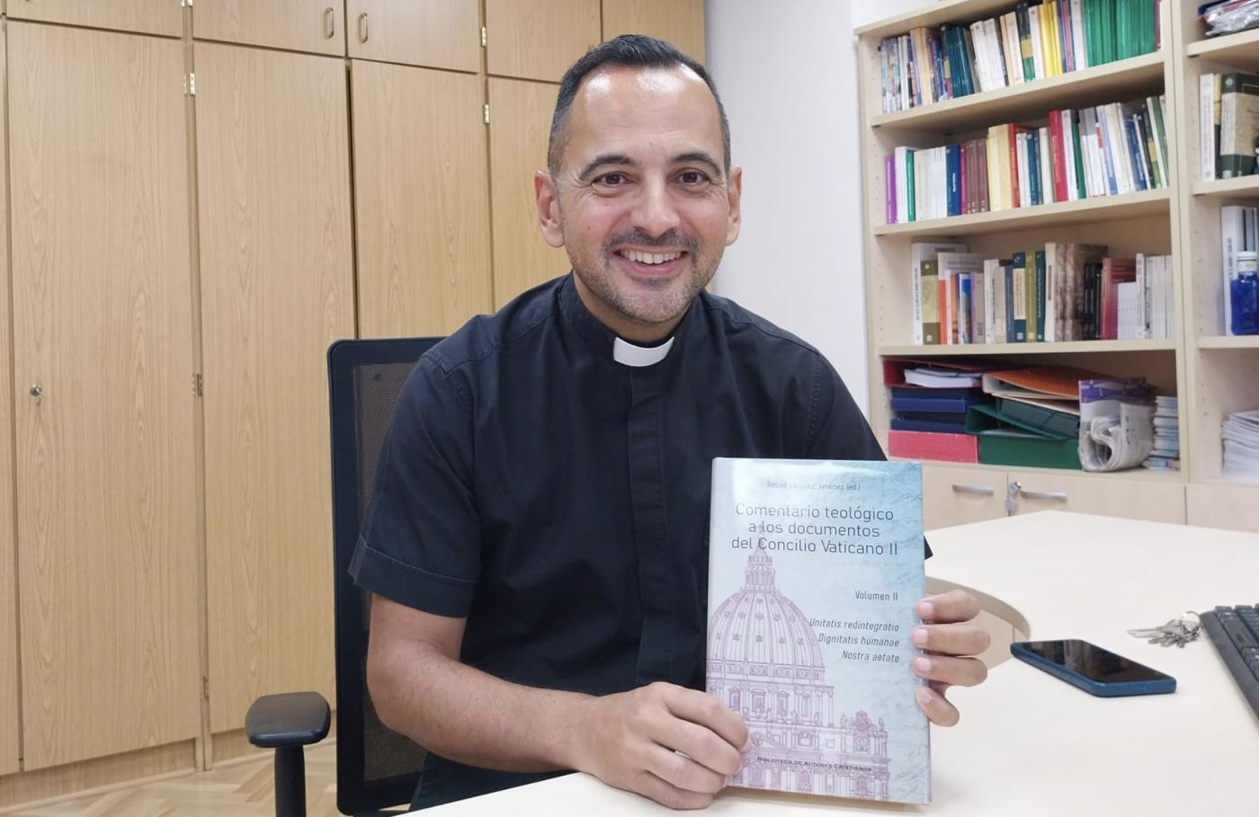 El malagueño Rafael Vázquez coordina la edición del II volumen del Comentario a los documentos del Vaticano II