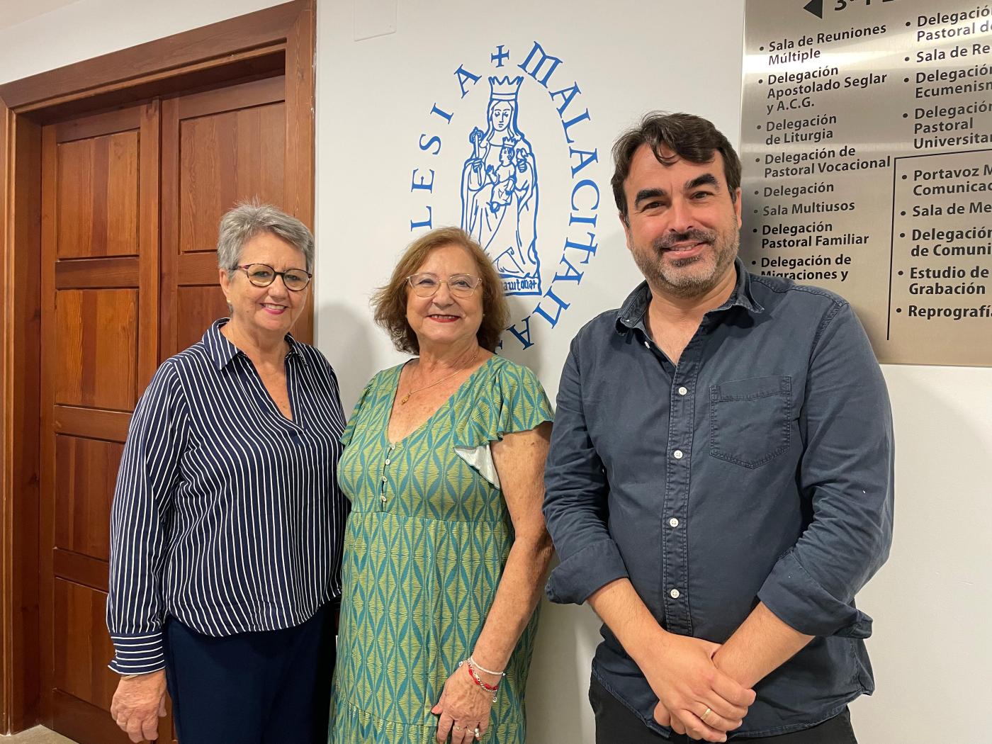 «Un centenar de niñas y otro de niños estudiábamos a los pies de la Virgen de la Victoria»