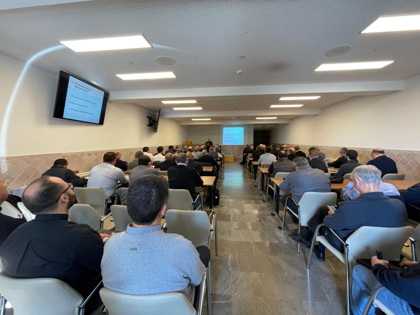 Laicos y clero profundizaron en la oración y el catecumenado