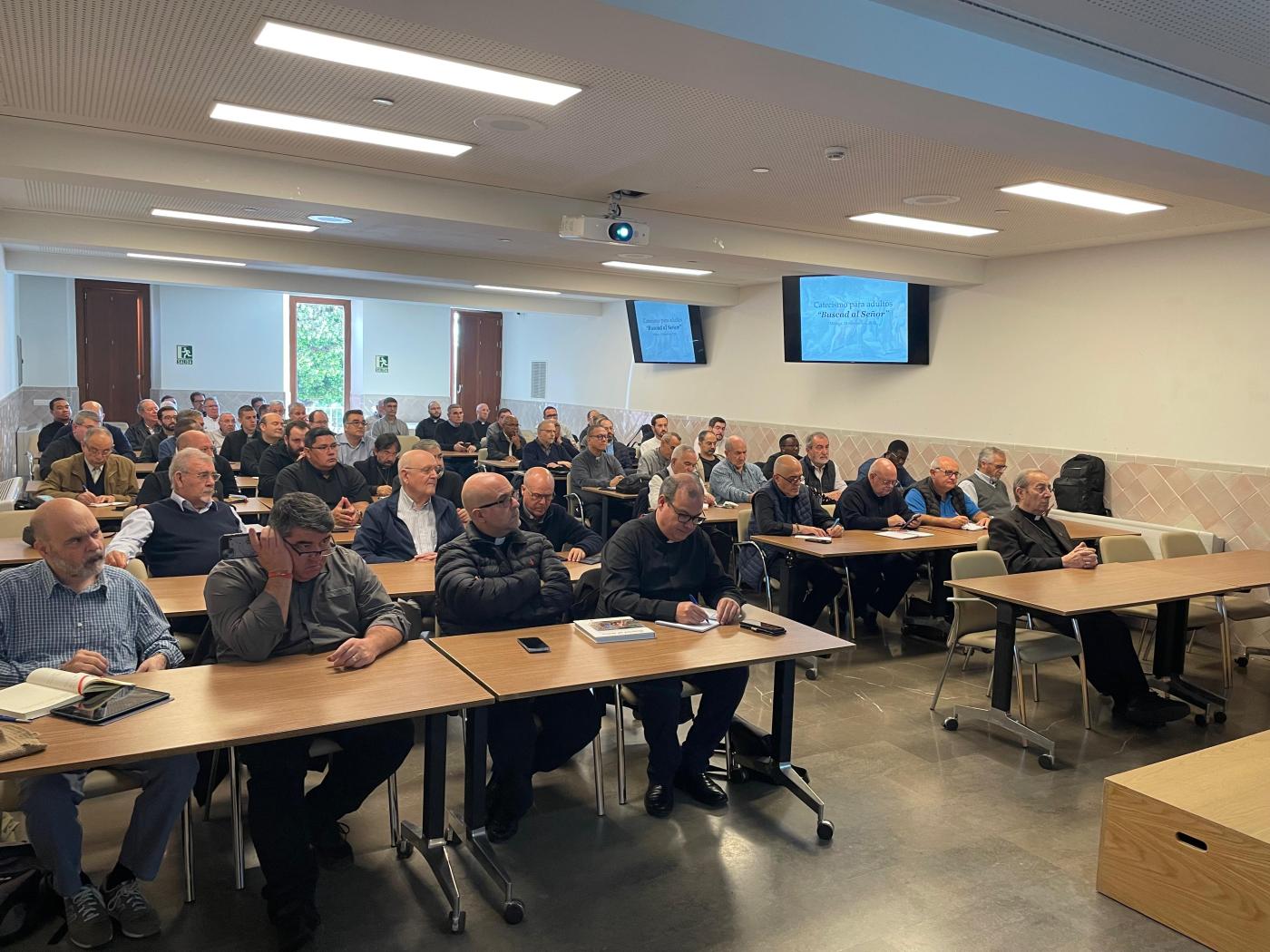 Laicos y clero profundizaron en la oración y el catecumenado