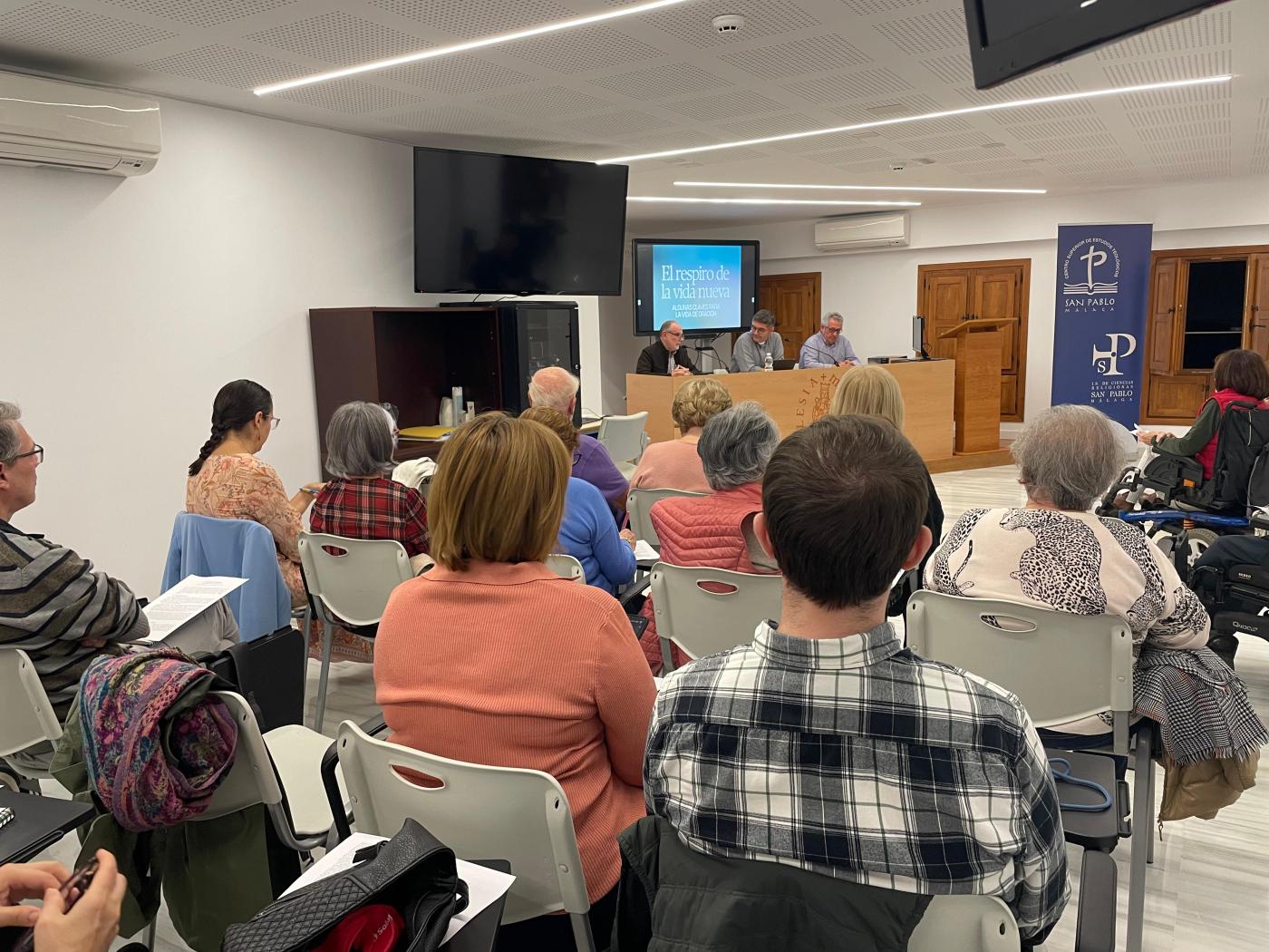 Laicos y clero profundizaron en la oración y el catecumenado