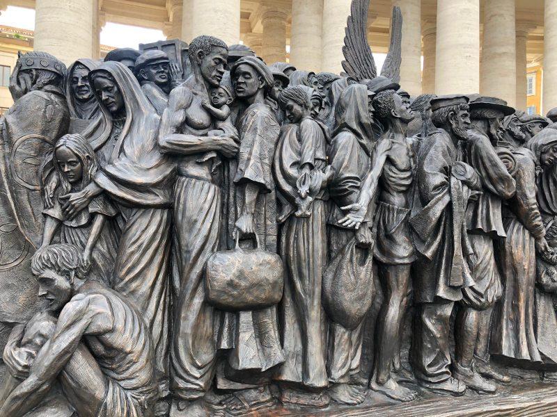 El Círculo de Silencio congrega a más de 80 personas en torno a los retos migratorios