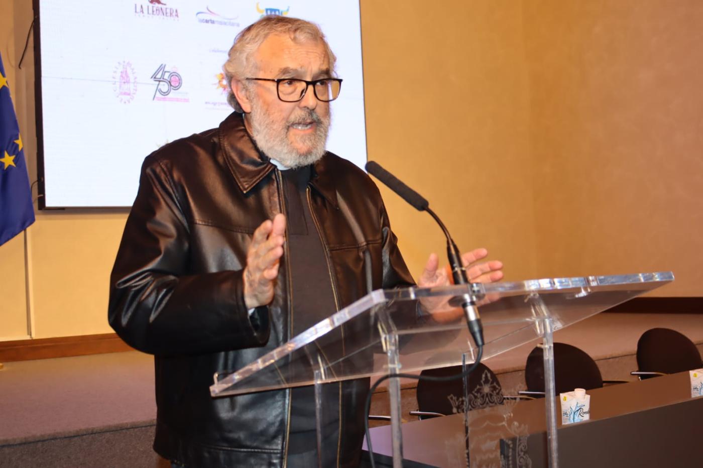 El arcipreste de Ronda, Manuel Arteaga, durante la rueda de prensa de presentación de la II Muestra de Repostería Conventual