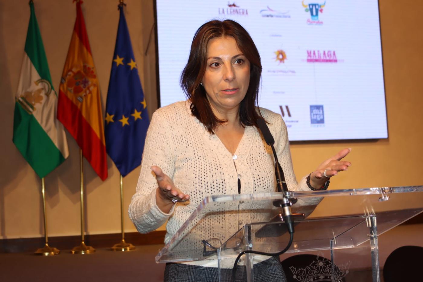 La alcaldesa de Ronda, Mª de la Paz Fernández, durante la rueda de prensa de presentación de la II Muestra de Repostería Conventual