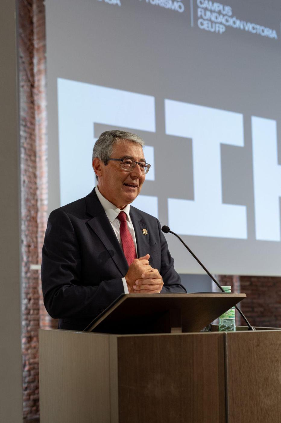 Francisco Salado, presidente de la Diputación de Málaga, durante la presentación de EIHT