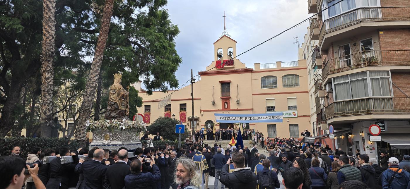Los sonidos de la peregrinación de la Patrona hasta la parroquia de la Divina Pastora