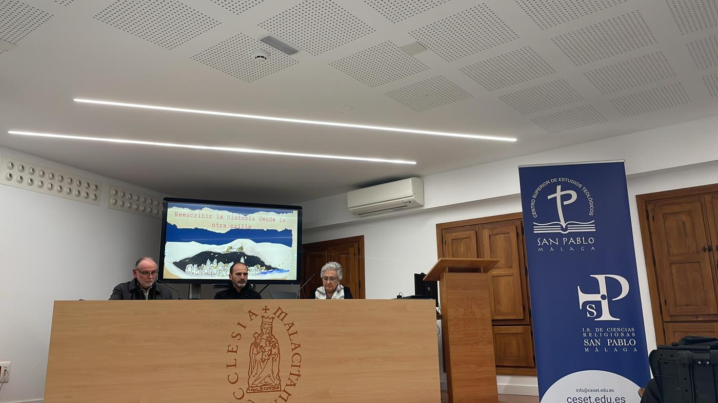 Conferencia del misionero jesuita Alvar Sánchez en el salón de actos del CESET