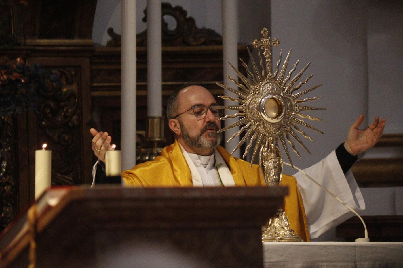 Oración previa, en la parroquia de los Santos Mártires, del arciprestazgo de San Cayetano antes de peregrinar a la Catedral por el Jubileo 2025