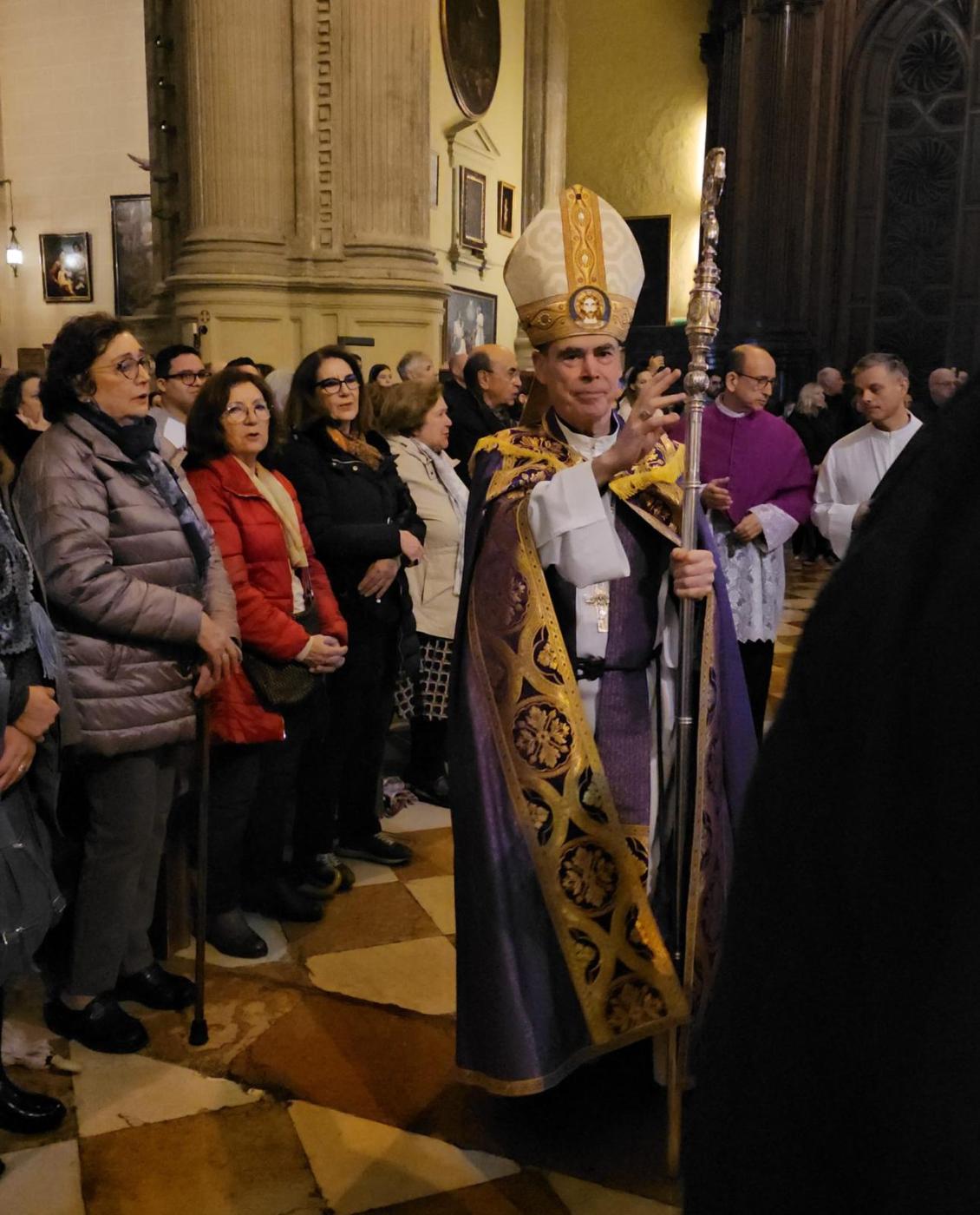 Seis arciprestazgos de la capital y la provincia peregrinan a la Catedral juntos
