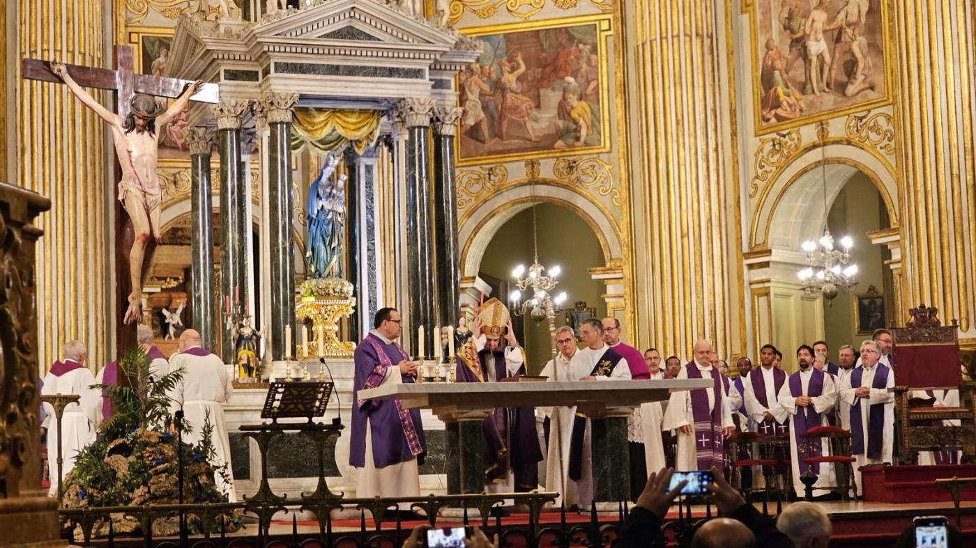 Seis arciprestazgos de la capital y la provincia peregrinan a la Catedral juntos