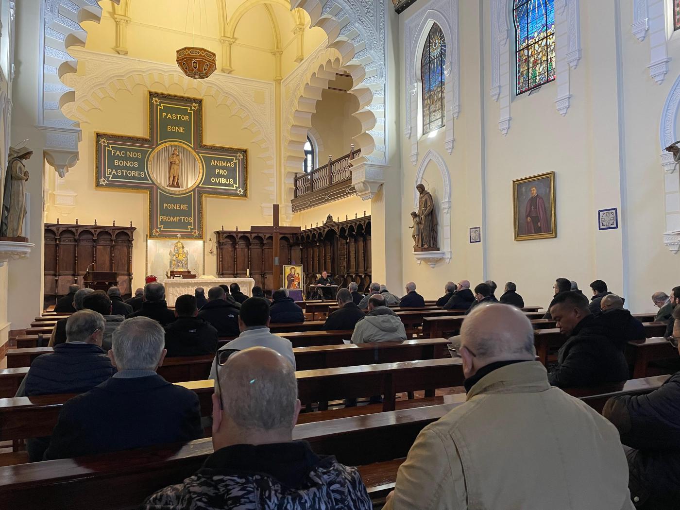 El sacerdote Germán Ruiz dirige el retiro de Cuaresma para el clero // E. LLAMAS
