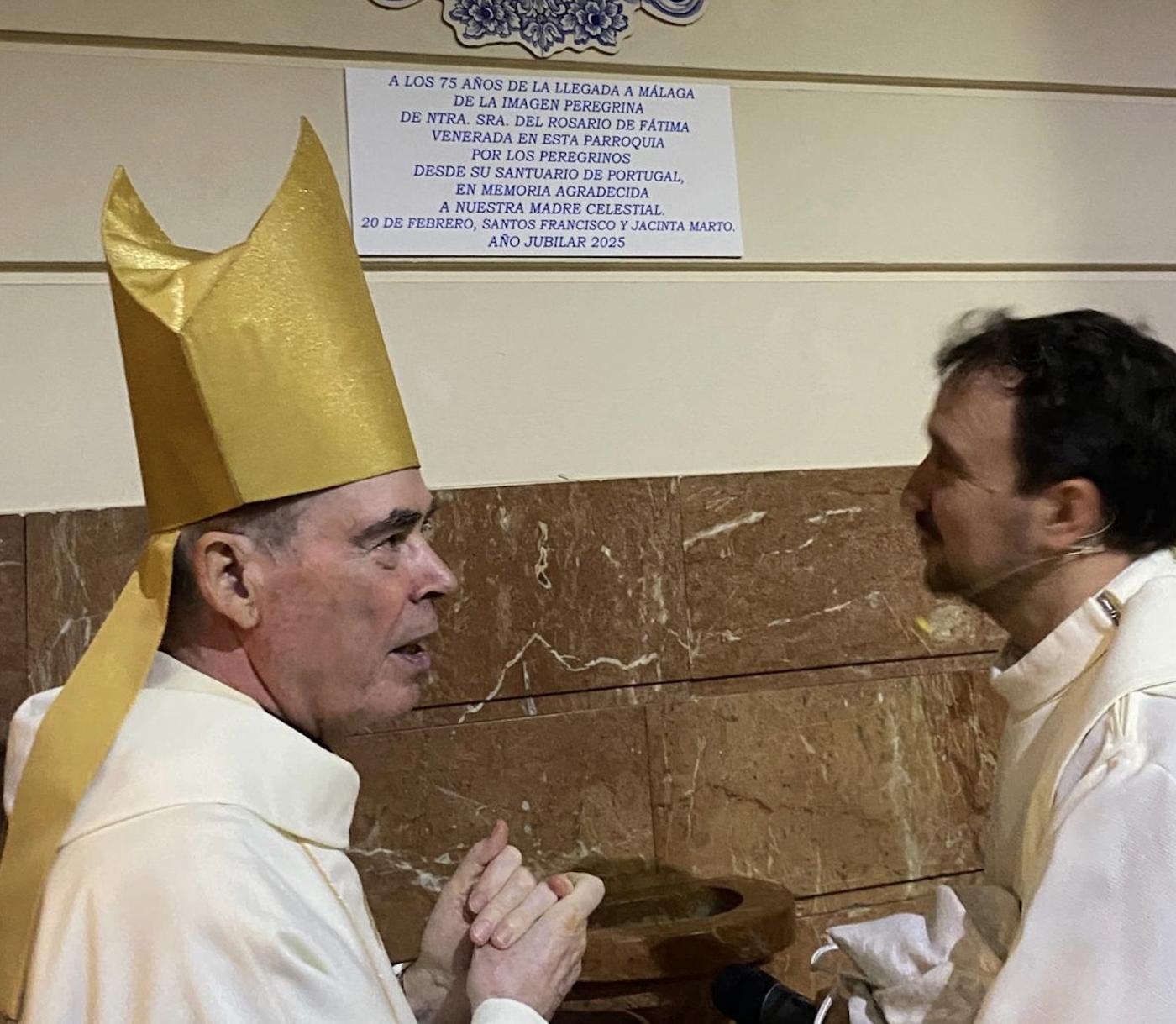 Celebración de la dedicación del nuevo altar y bendición del nuevo ambón de la parroquia de Fátima en el 75 aniversario de la llegada a Málaga de la imagen de la Virgen